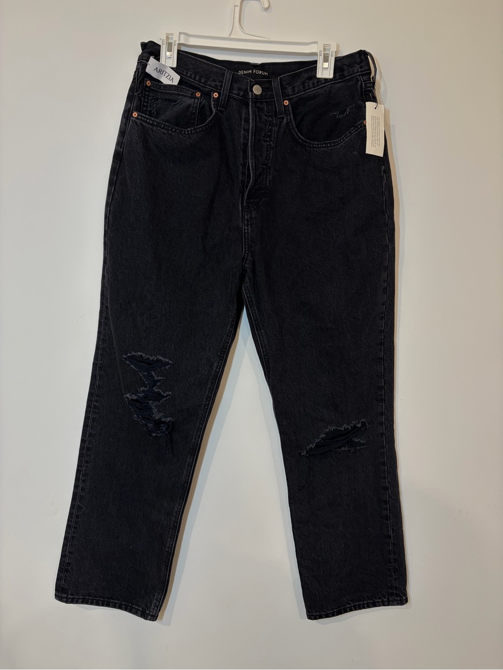 Aritizia - NWT - Denim Forum Black Relaxed Ripped Jeans W31
